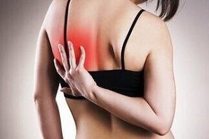 pain under the left shoulder blade from the back